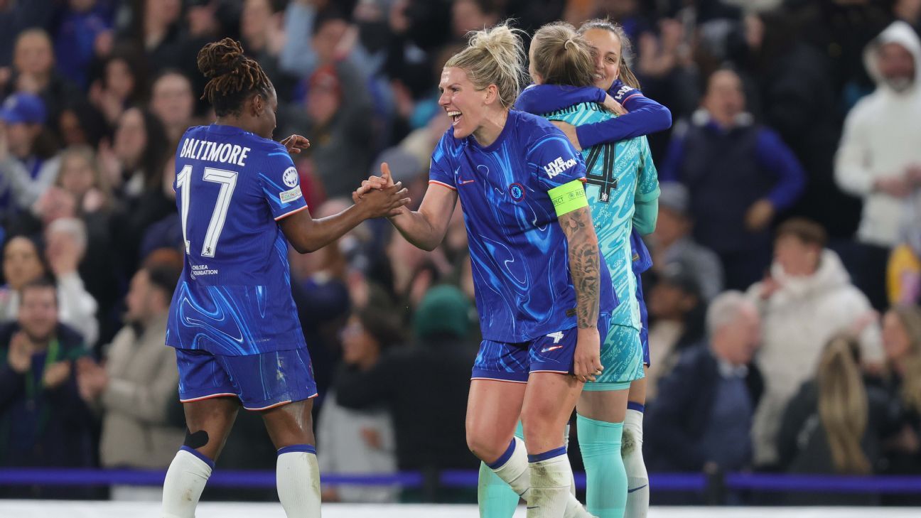 切尔西米莉·布莱特拥抱巴塞罗那UWCL半决赛——“加油”