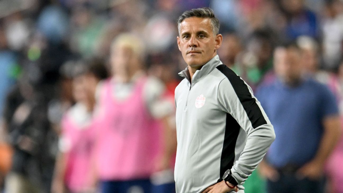 前加拿大教练约翰·赫德曼（John Herdman）因无人机间谍丑闻受到警告