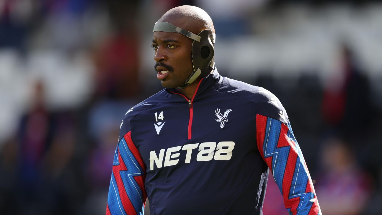 让-菲利普·马塔带着防护帽回归水晶宫