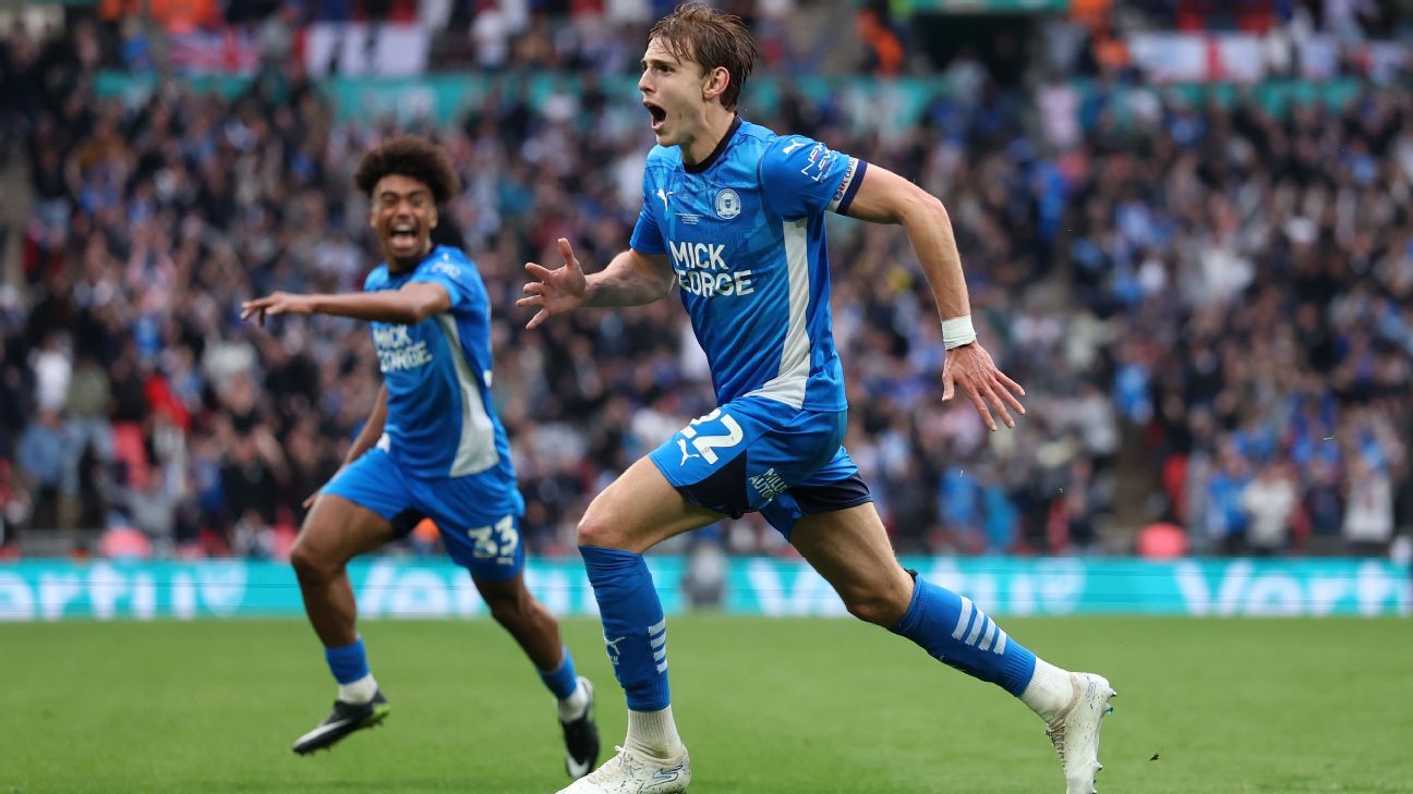 汤姆·布雷迪观看了伯明翰在韦尔图杯决赛中输给彼得伯勒的比赛