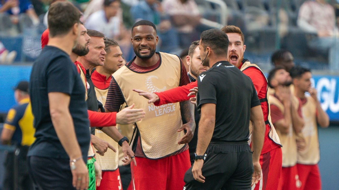 加拿大主教练马什在与USMNT的比赛中红牌禁赛2场