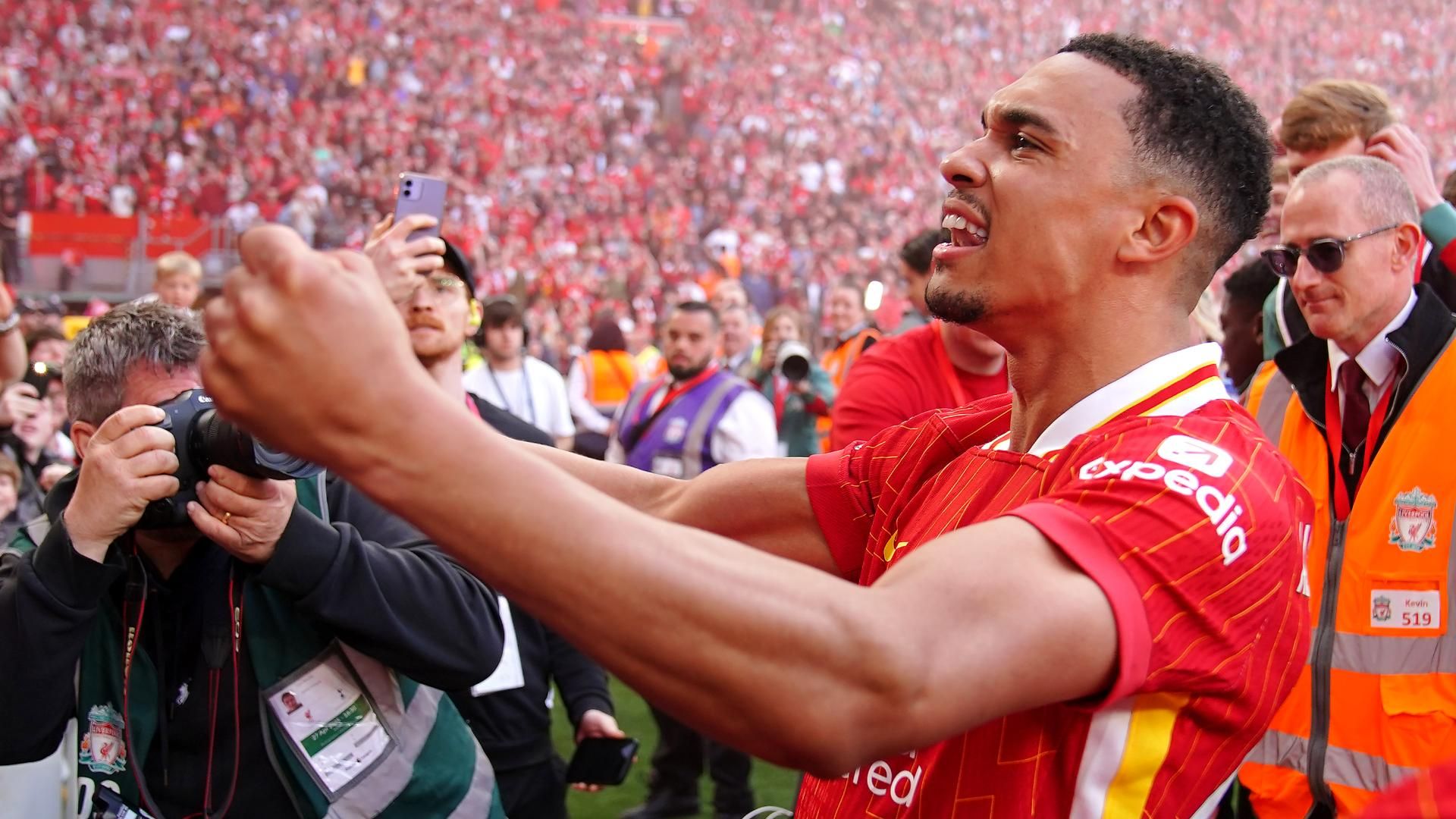 阿恩·斯洛特在利物浦夺冠后向约尔根·克洛普致敬