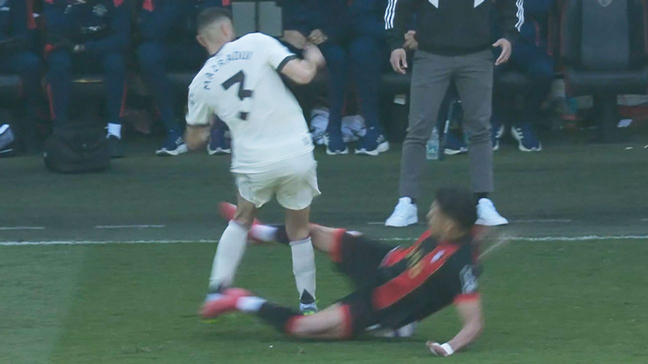 在对曼联的比赛中，Evanilson的红牌是否被VAR忽略了？