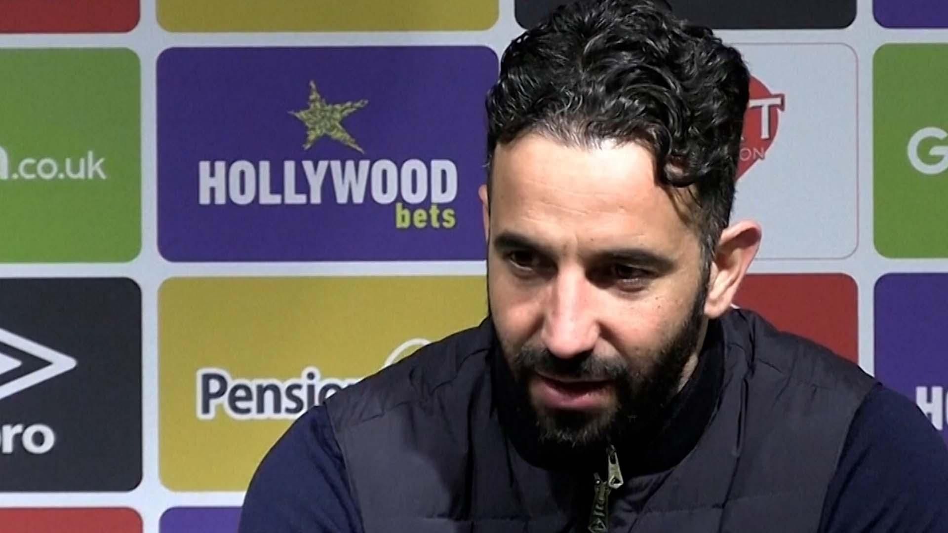 亚历杭德罗·加纳乔在曼联很开心，尽管有转会传闻