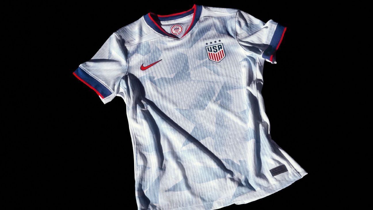 USWNT用漂亮的互补套件庆祝40周年