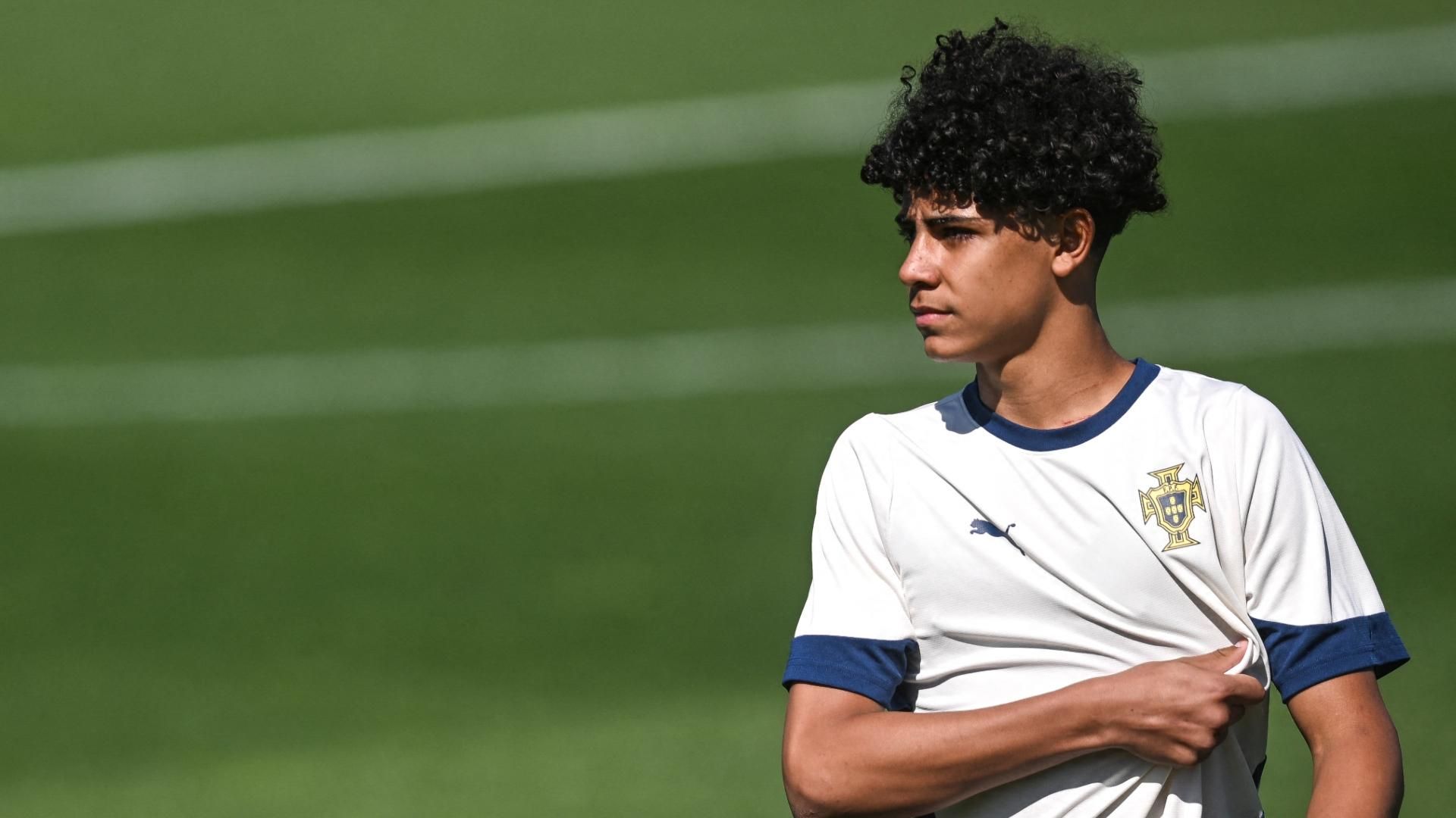 小克里斯蒂亚诺·罗纳尔多在葡萄牙队u15的比赛中为葡萄牙队打进首球