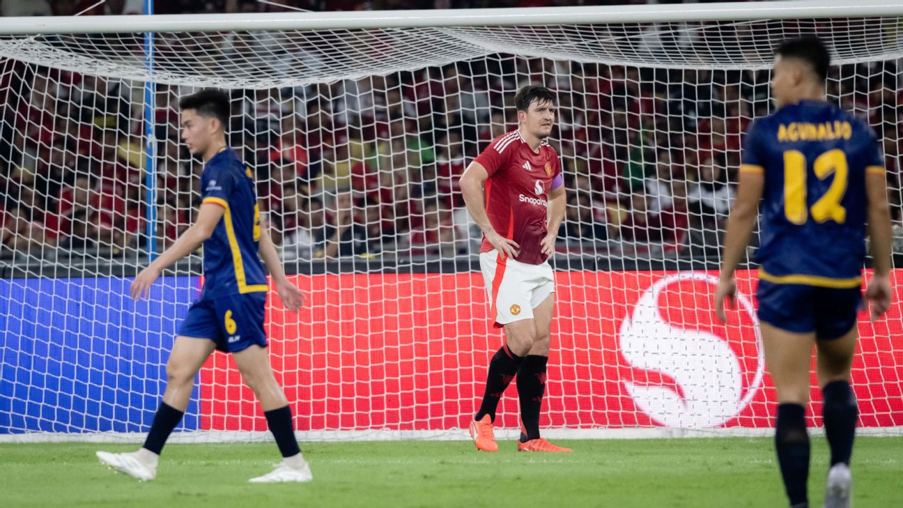 曼联是为球迷而来的——也是为了一笔丰厚的薪水。东盟全明星队为胜利而来。