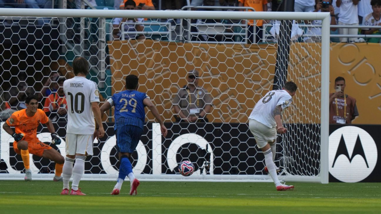 在阿尔-希拉尔的进球中，布努的点球再次挫败了西班牙最优秀的球员