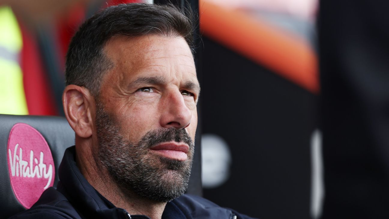 莱斯特城在新赛季前解雇了主教练范尼