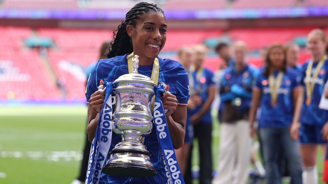 加拿大球员阿什利·劳伦斯以三年的合同加盟OL里昂