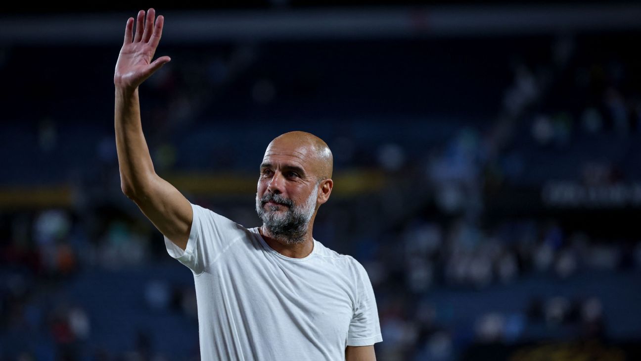 绿洲球迷在希顿公园向曼城主帅瓜迪奥拉发出嘘声