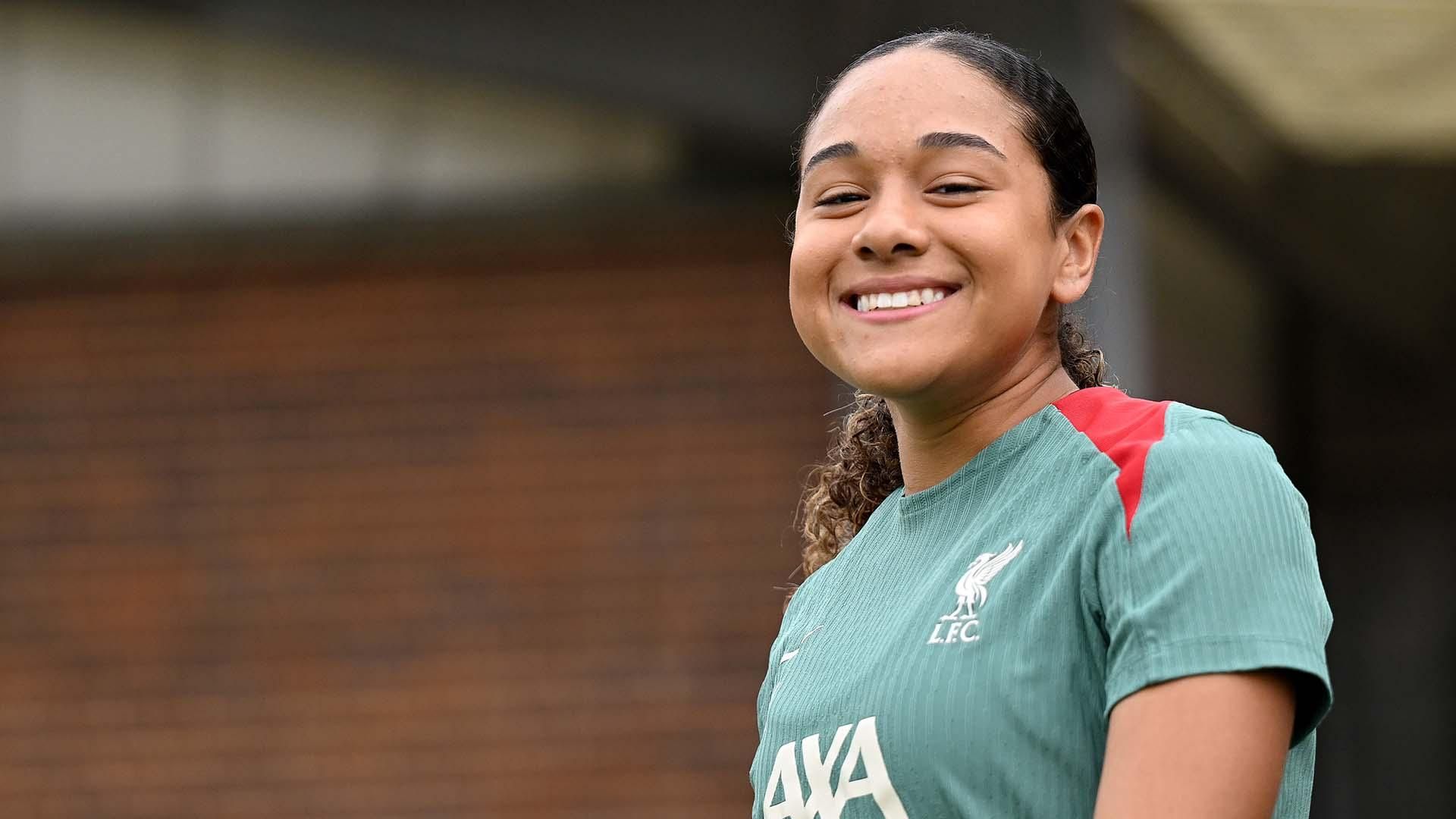 阿森纳以世界纪录的转会费签下了利物浦的奥利维亚·史密斯