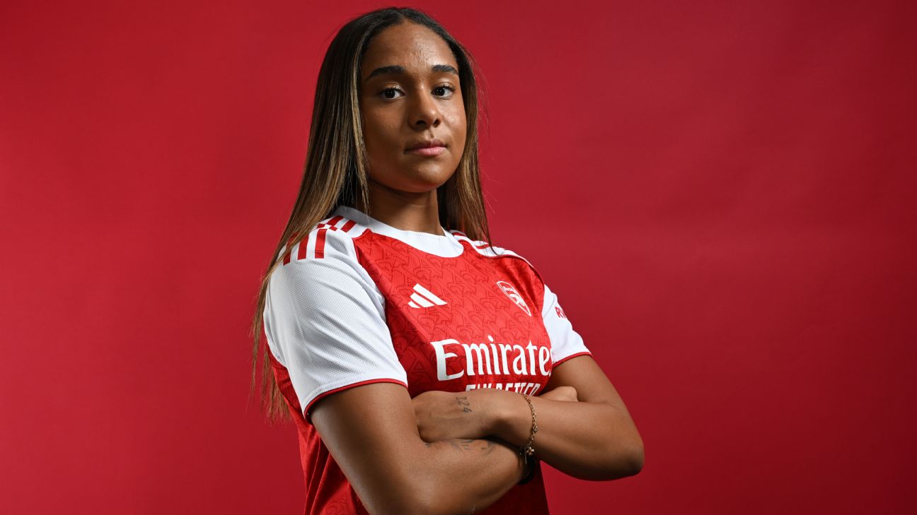 随着史密斯成为第一个身价100万英镑的球员，女子转会纪录是如何飙升的