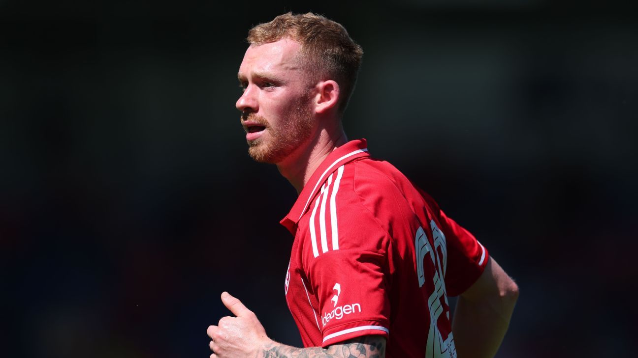 雷克瑟姆从诺丁汉森林签下路易斯·奥布莱恩