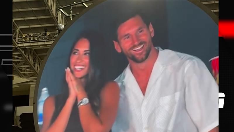 莱昂内尔·梅西及其妻子被拍到出现在酷玩乐队的“亲吻镜头”中。