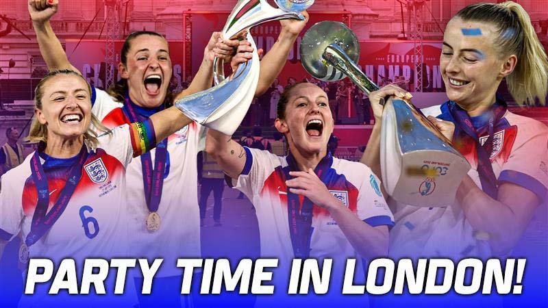 英格兰球员劳伦·亨普用乐高积木制作了2025年欧洲杯奖杯