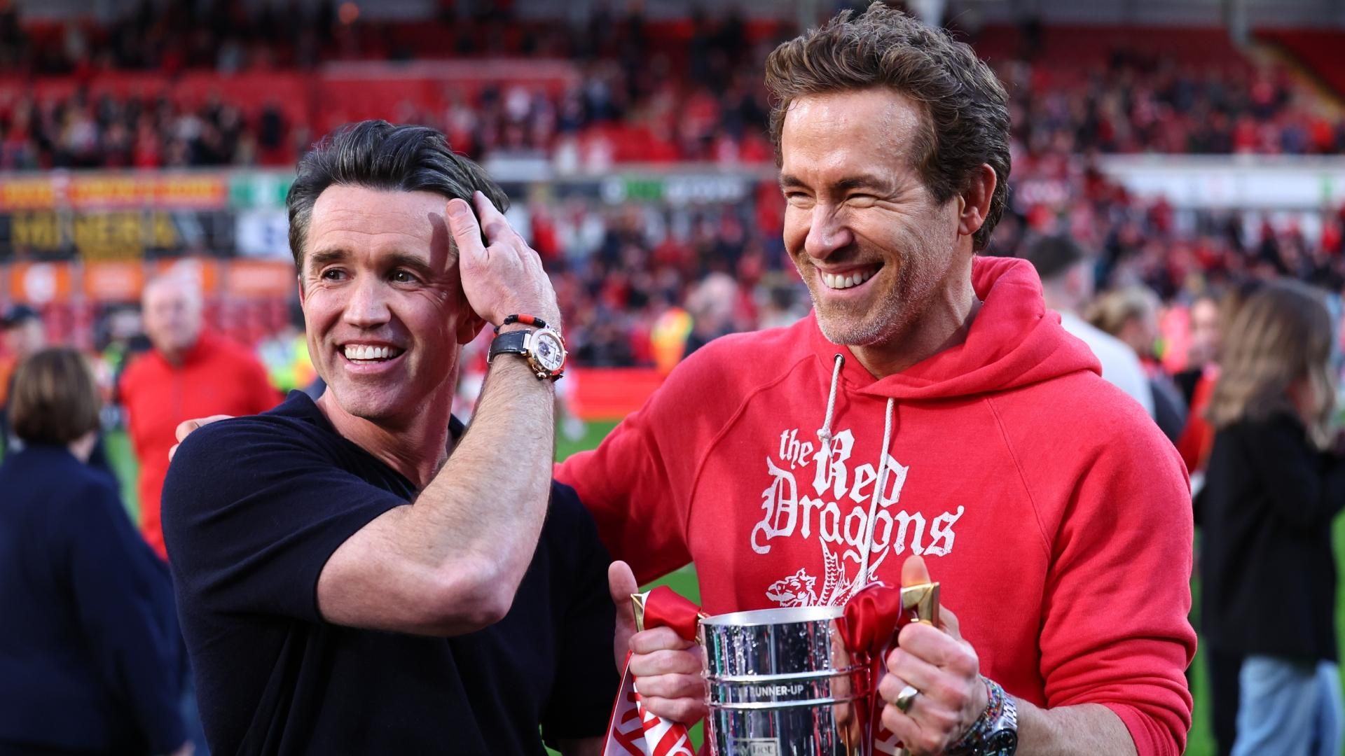 雷克瑟姆转会：威尔士前锋基弗·摩尔完成转会