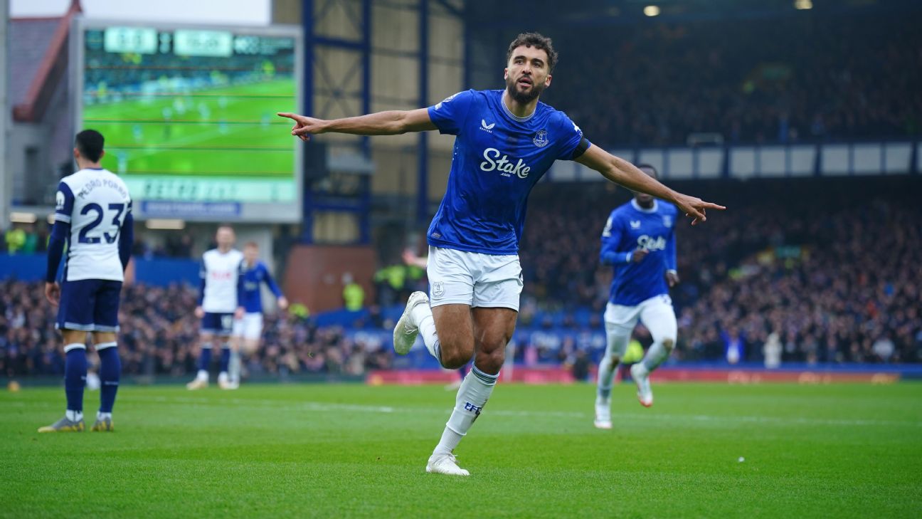 转会传闻，新闻：卡尔弗特-卢因解雇经纪人推动曼联交易