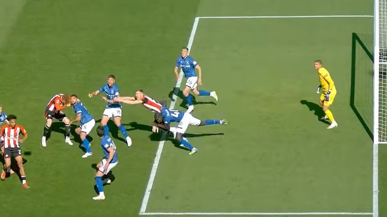 英超联赛最新动态：对犯规的战争、新门将规则、RefCam，以及更多内容