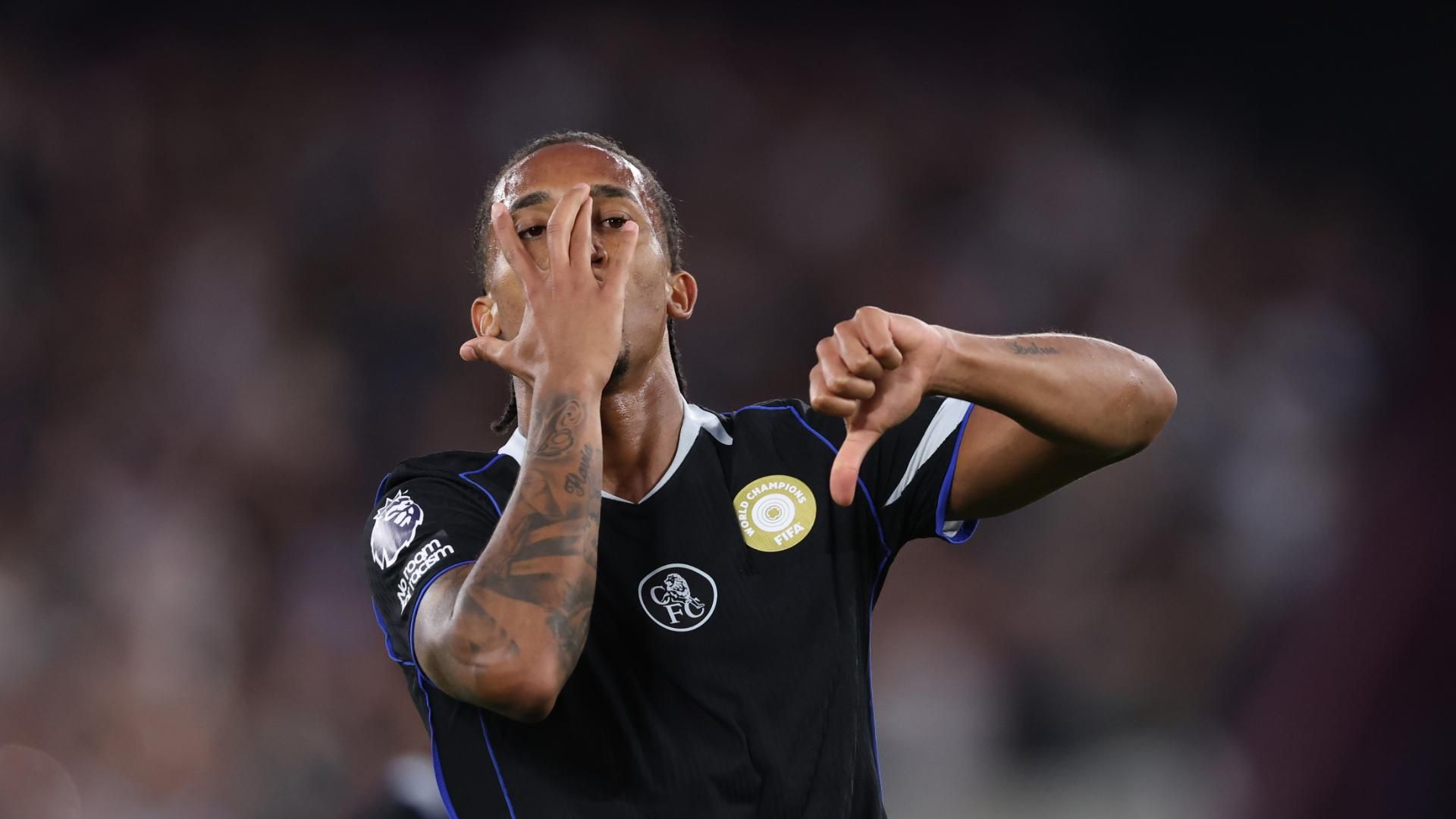 墨西哥的埃德松·阿尔瓦雷斯从西汉姆租借加盟费内巴切。