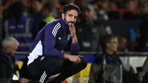 即时爆梗：曼联主帅阿莫林对阵格林斯比时的战术板