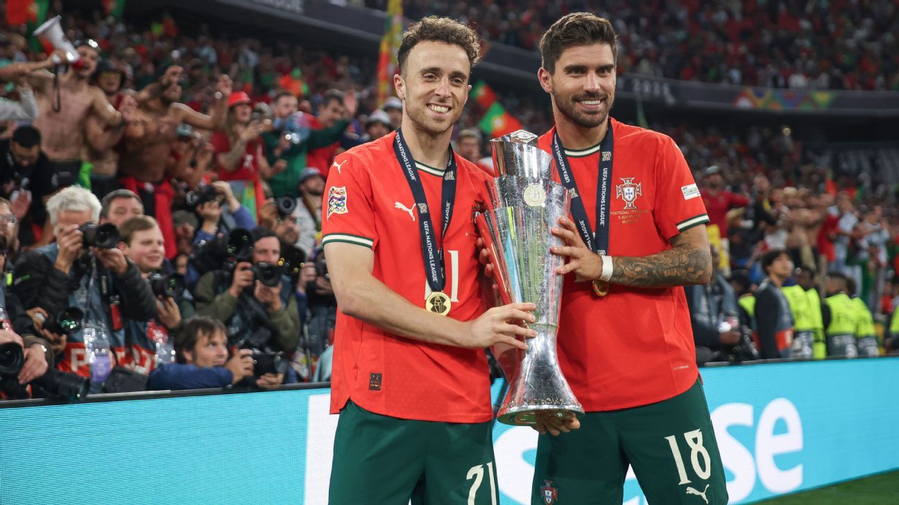 葡萄牙将若塔的21号球衣赠予了好友内维斯。