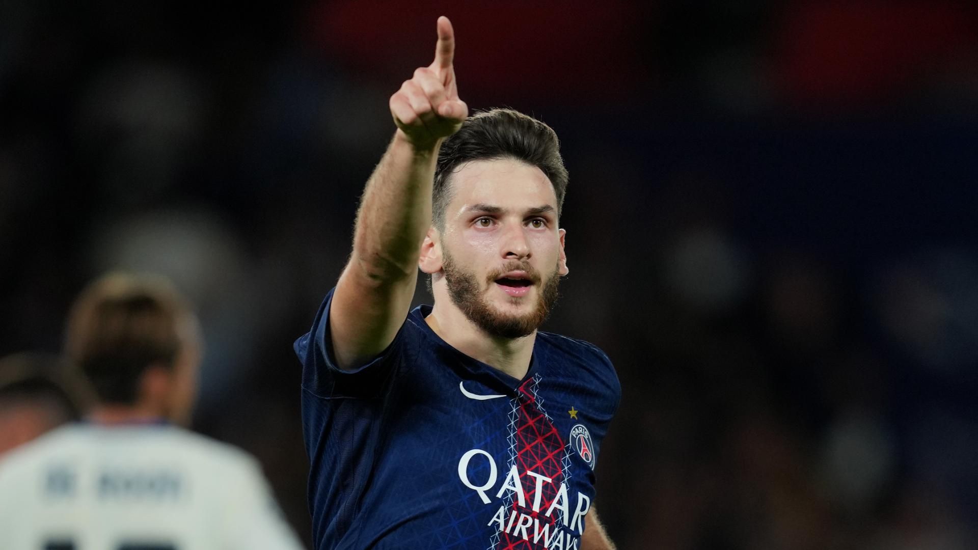 巴黎圣日耳曼与马赛的比赛因与金球奖颁奖典礼冲突而推迟。