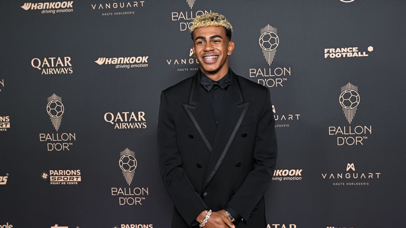 拉明·亚马尔2025年金球奖典礼上的全黑西装造型