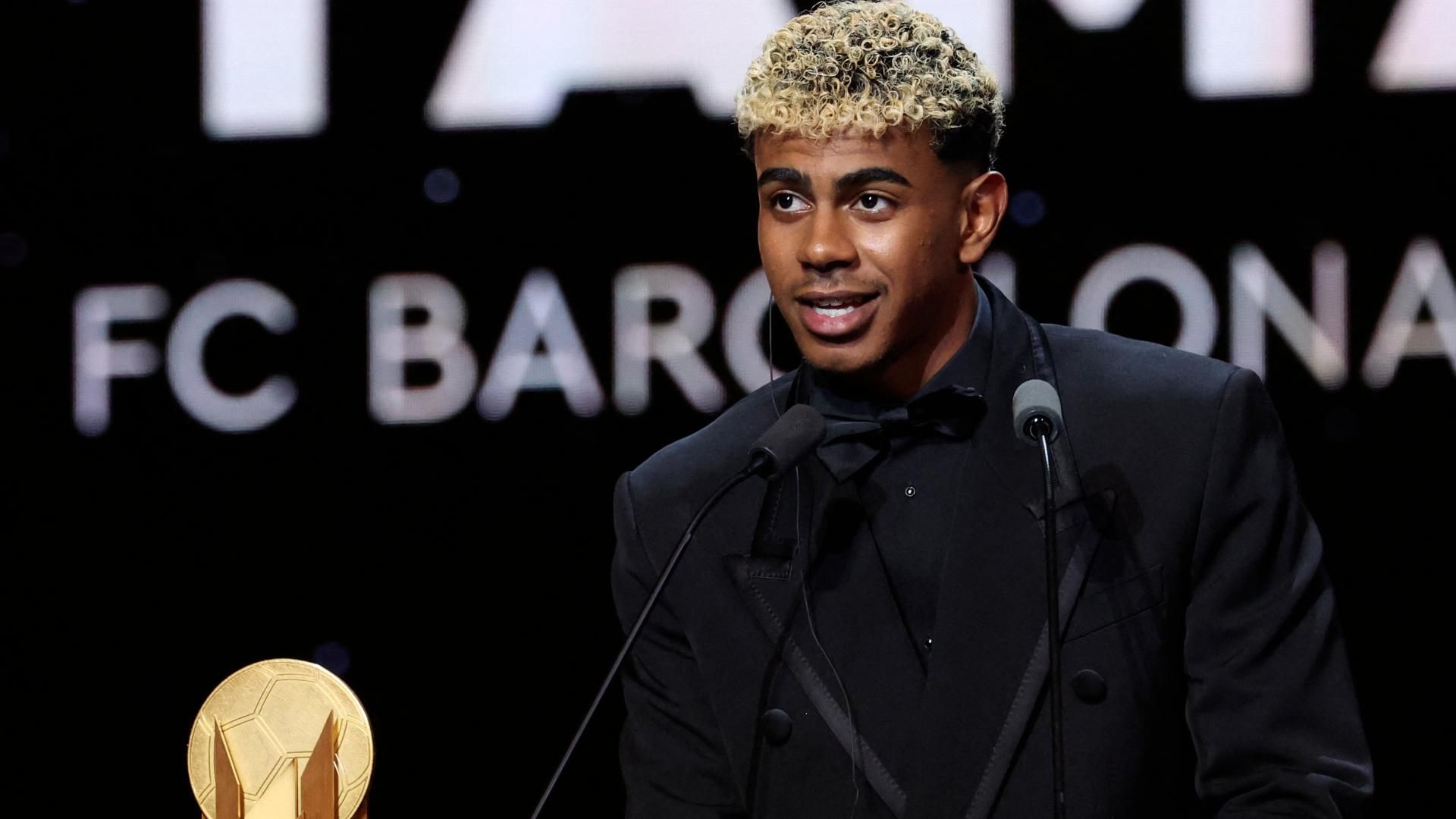 巴塞罗那的拉明·亚马尔确认伤愈复出：“我回来了！”