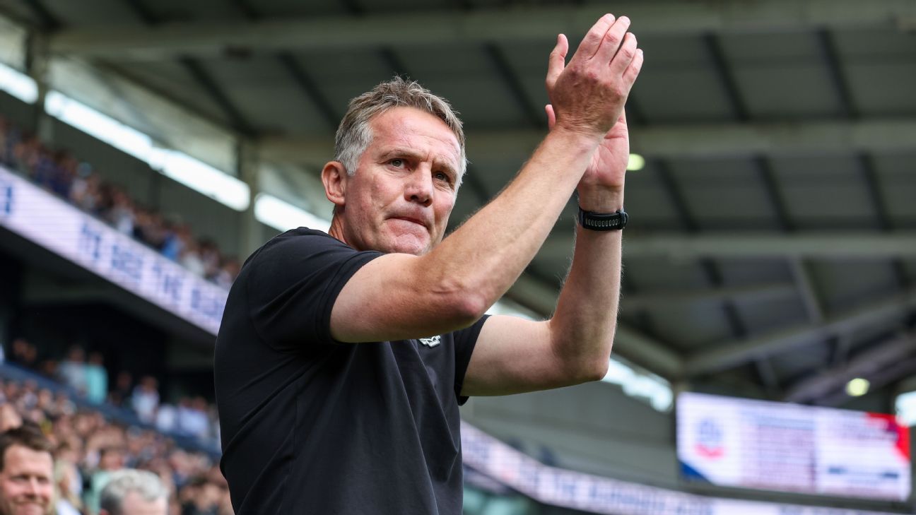 帕金森感怀能与俱乐部老板们共同领取雷克瑟姆奖项