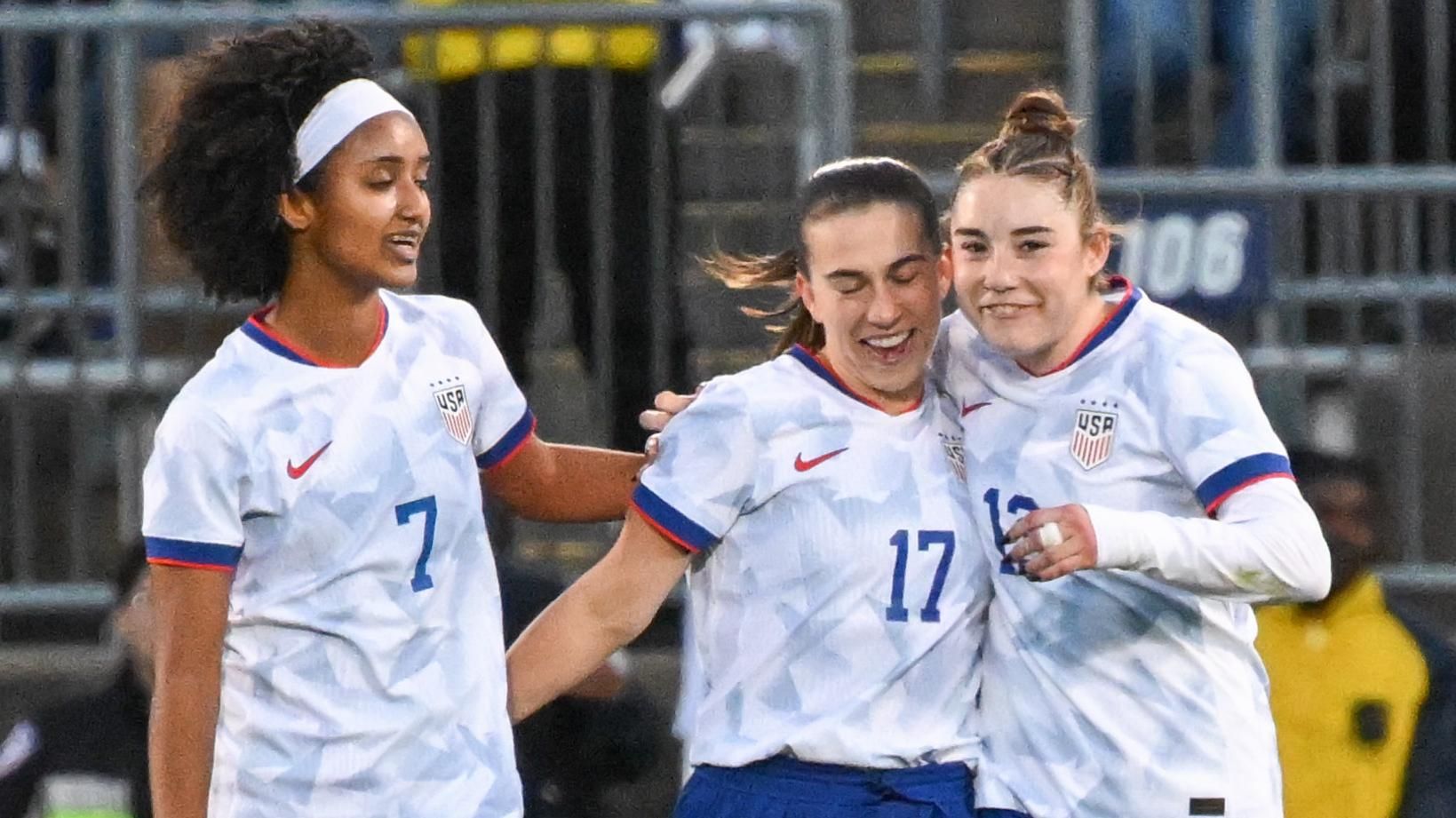 娜奥米·吉尔马回归美国女足国家队，特里尼蒂·罗德曼伤愈复出。