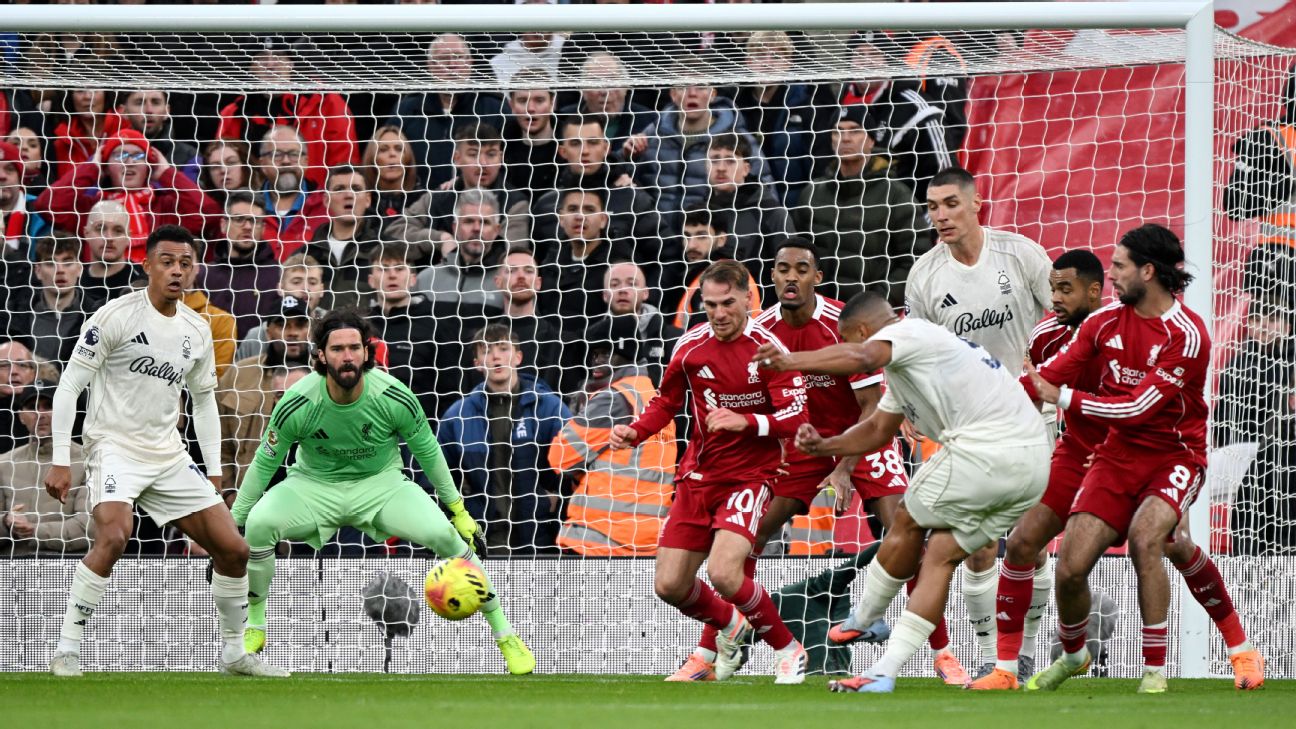 VAR回放：穆里略对阵利物浦的进球无效，伊戈尔·热苏斯的手球犯规被判罚无效。