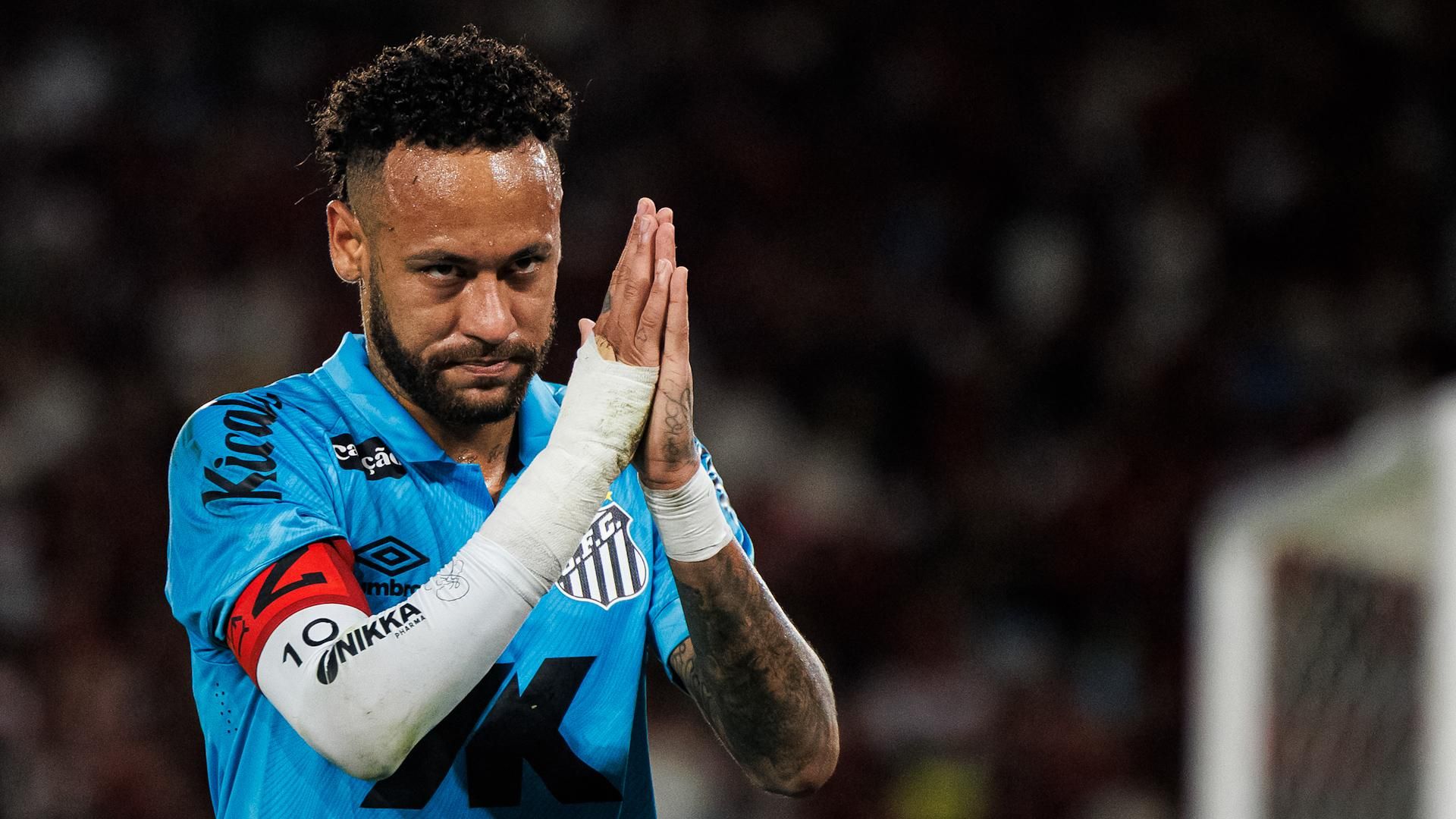 Neymar in talks to stay at Santos until 2026 World Cup - sources