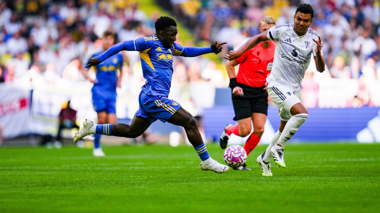 英超联赛实时更新：曼联客赴利兹队主场。