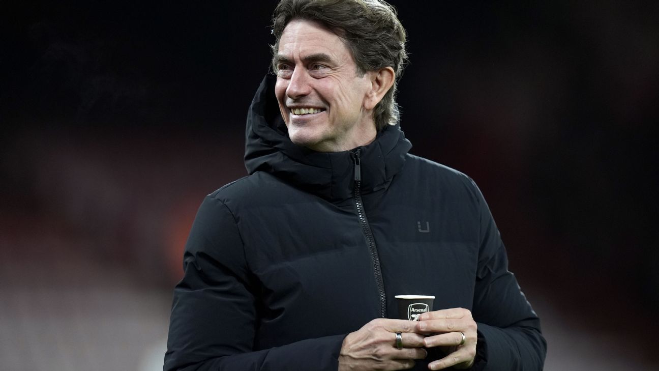 热刺队的托马斯·弗兰克：没注意到我居然用阿森纳的杯子喝水。