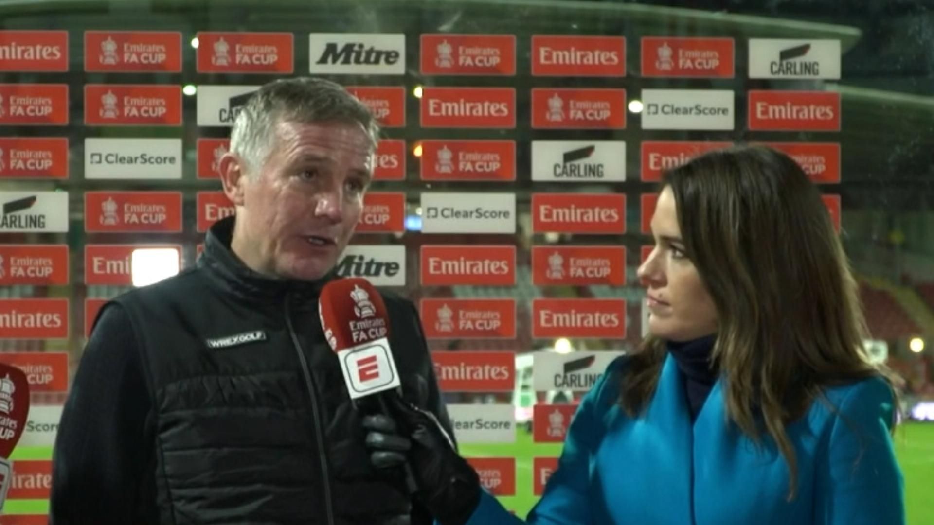 雷克斯汉姆在瑞安·雷诺兹面前庆祝“特别”的足总杯胜利