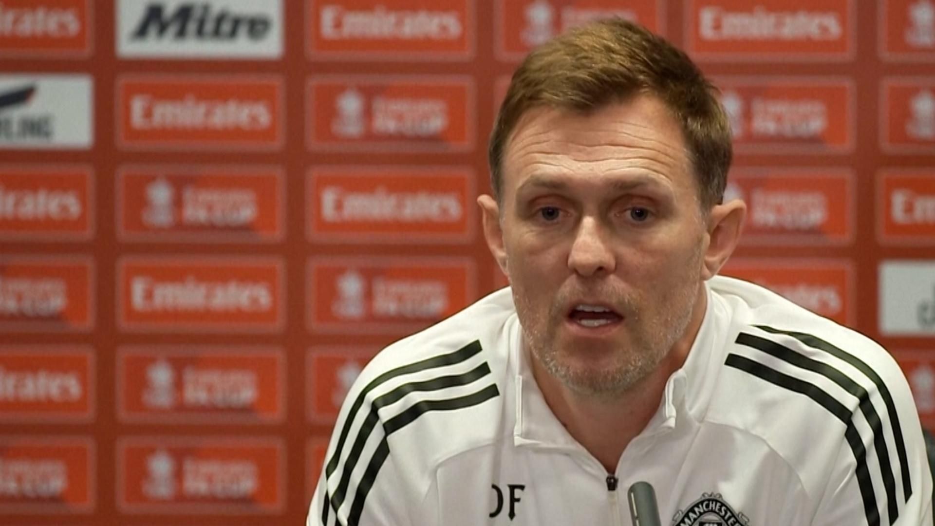 曼联希望下周初能明确临时主帅人选——消息人士称。