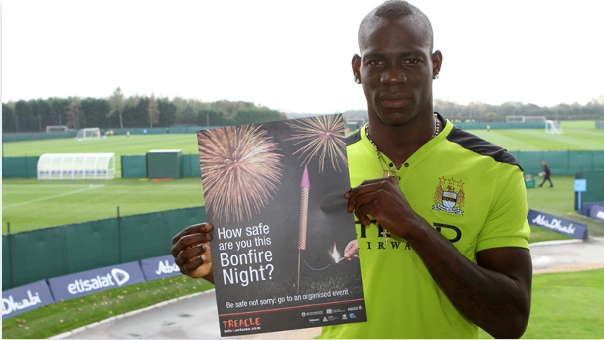 马里奥·巴洛特利的高光时刻：烟花绽放，“为什么总是我？”