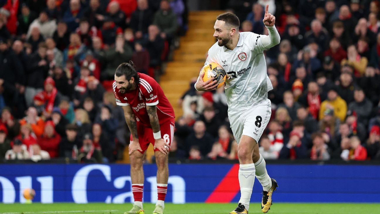 巴恩斯利教练称多米尼克·索博斯洛伊的脚后跟传球“不尊重人”