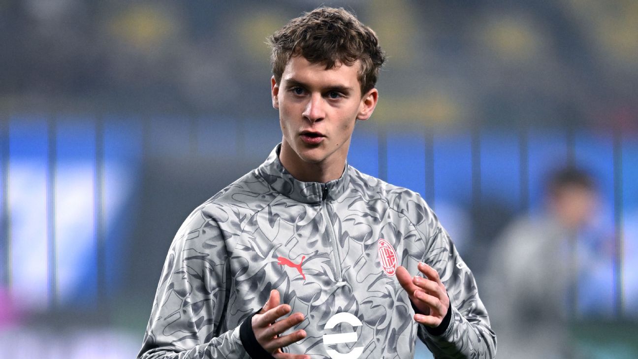 阿贾克斯从AC米兰签下兹拉坦·伊布拉希莫维奇的儿子马克西米利安。