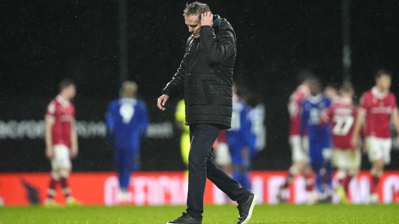 雷克瑟姆在与莱斯特城的平局中错失“绝好时机”