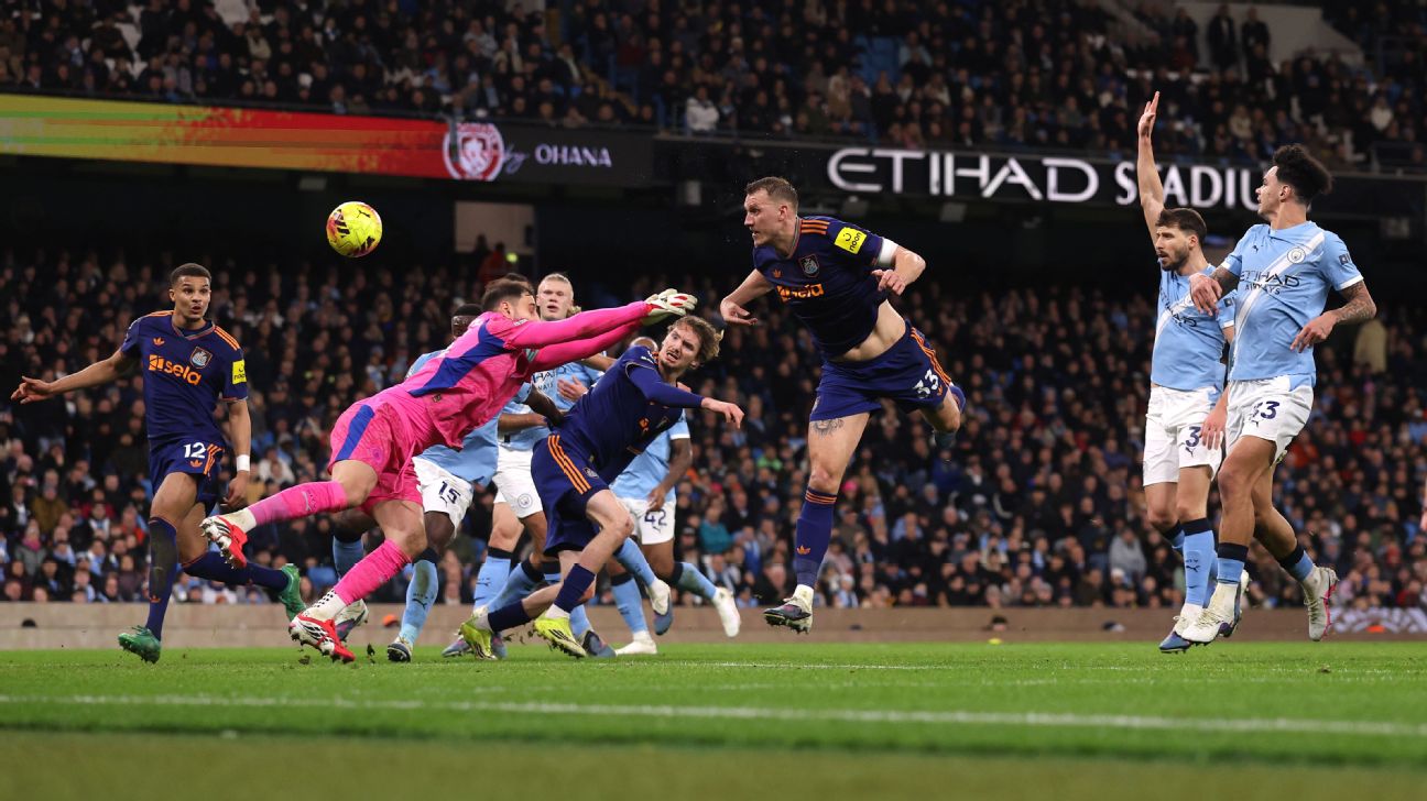 VAR回放：曼城是否推搡球员导致其越位？贝尔纳多能躲过红牌真是幸运！