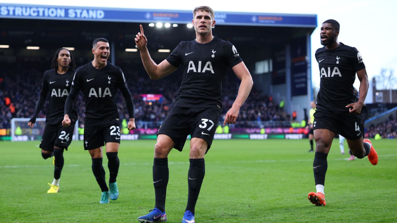 转会传闻与新闻：利物浦、曼联、皇家马德里均对范德文感兴趣