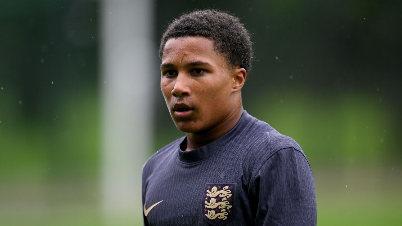 巴塞罗那从诺里奇城签下年轻边锋阿贾伊·塔瓦雷斯。