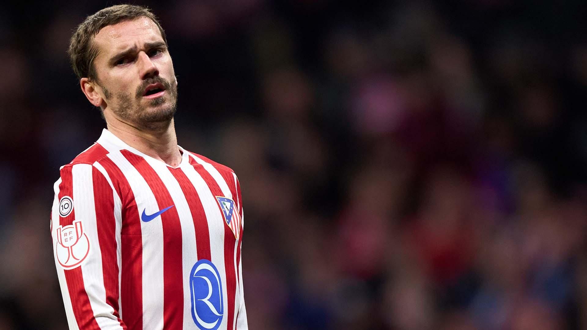 坏兔子在圣保罗演唱会上身着贝利1966年世界杯外套。