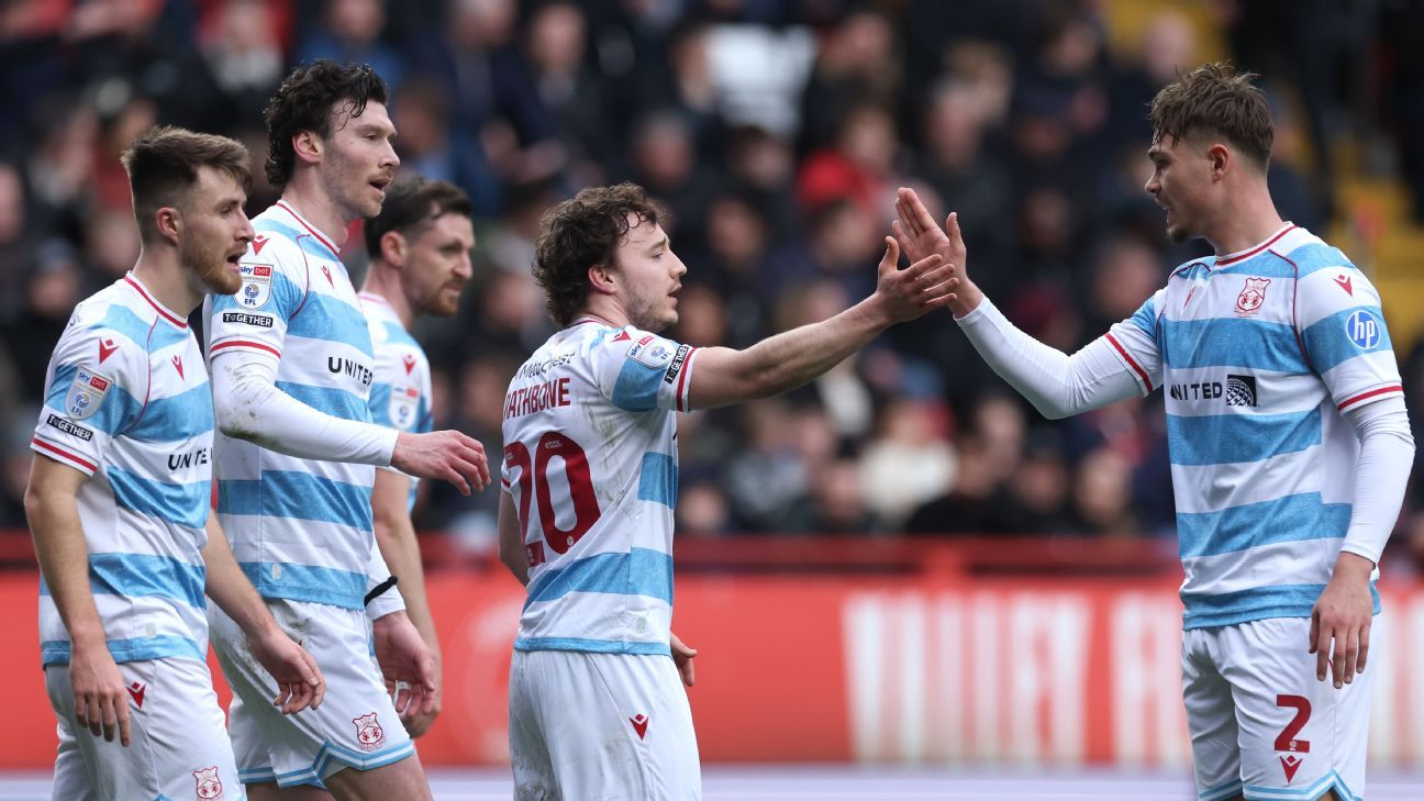 菲尔·帕金森称赞雷克瑟姆的“韧性”，随着升级冲刺继续推进。