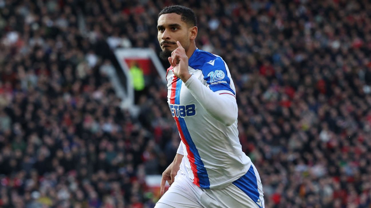 英超联赛实时更新：曼联若战胜水晶宫，将升至第三名。