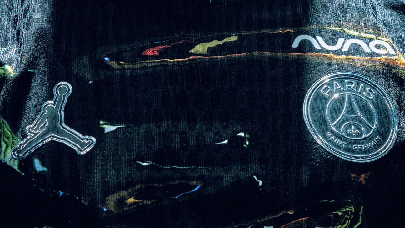 巴黎圣日耳曼这款狂野的全新乔丹联名球衣，是他们2025-26赛季的第五套球衣。