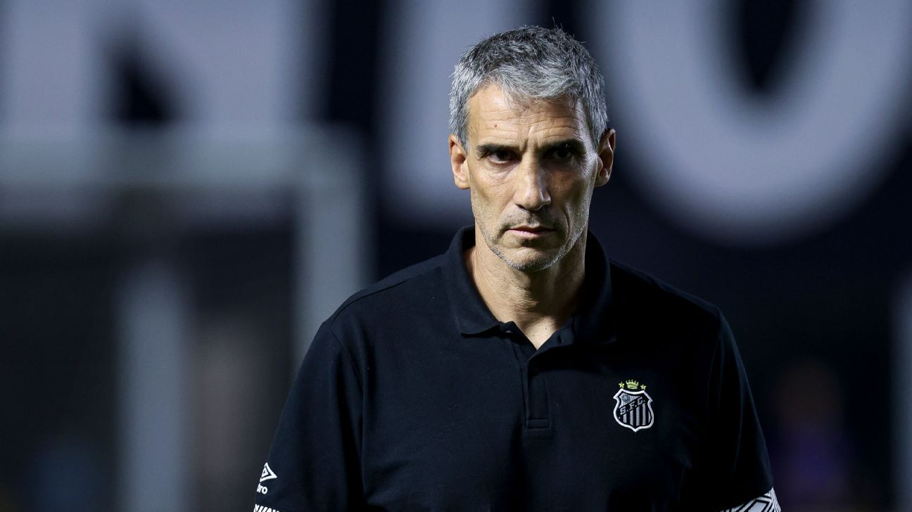 内马尔的桑托斯主帅被解雇，俱乐部目前接近降级区。