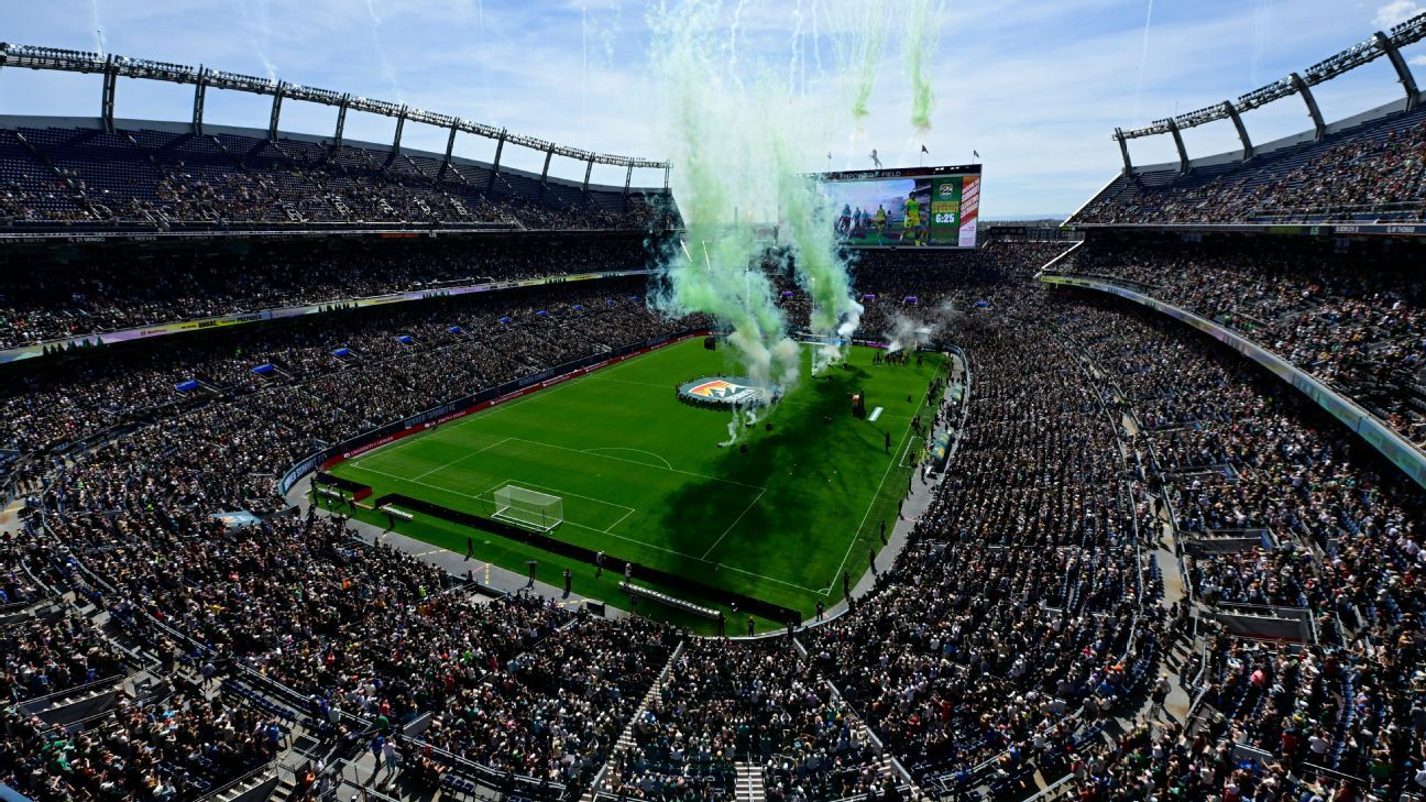 丹佛峰会队在首场主场比赛中创下NWSL联赛观赛人数纪录。